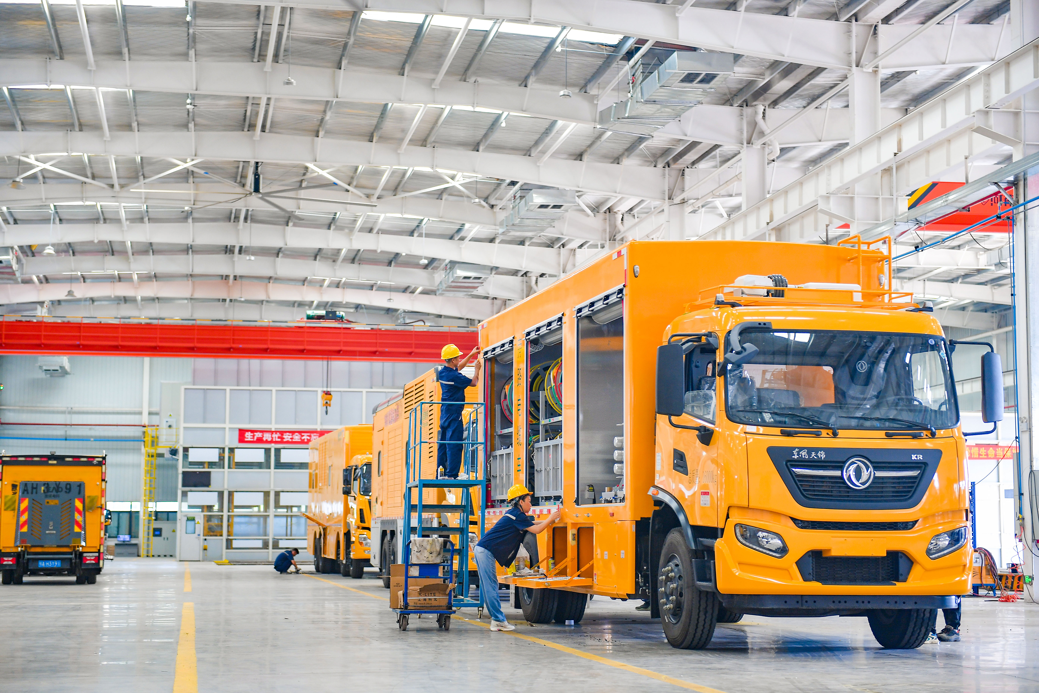 湖北莱沃科技 忙生产 创产值.jpg